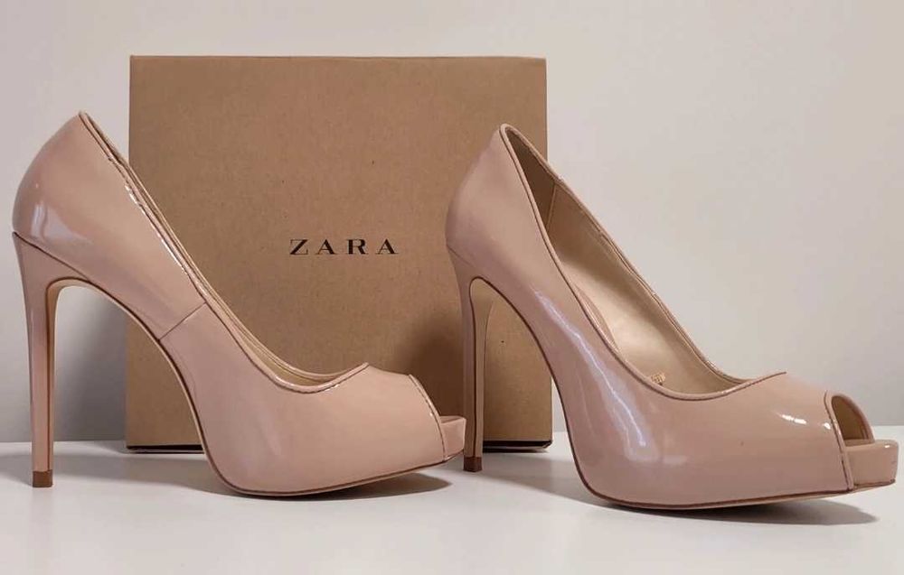 Sapatos de salto alto