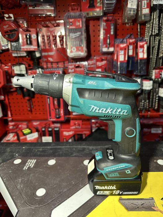Безщітковий  акумуляторний шурупокрут для гіпсокартону Makita DFS 452