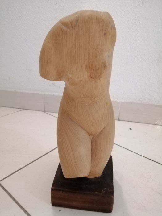 Estatueta parte corpo