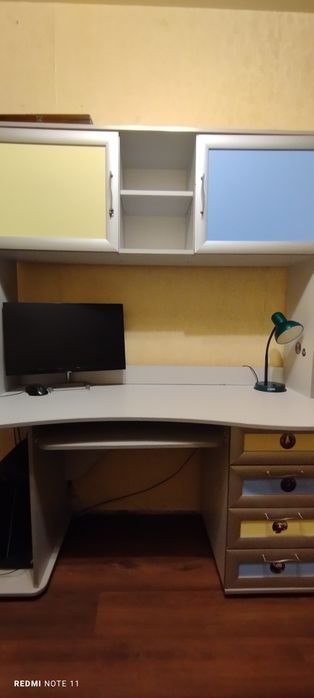 Стол письменный . Ширина 140. Высота 180