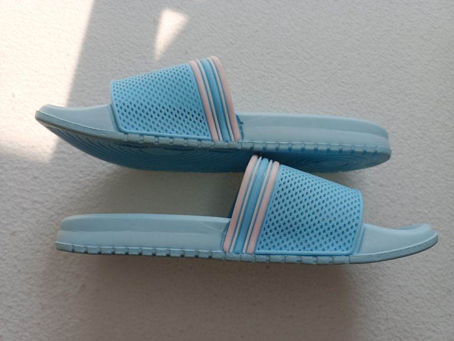 Nowe klapki basenowe r 41
