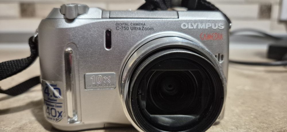 Вінтажний цифровий фотоапарат Olympus Camedia C-750 Ultra Zoom