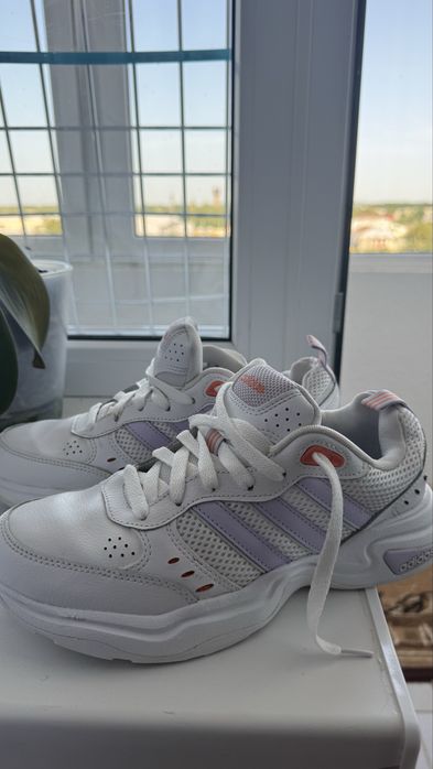 Продам кросівки adidas