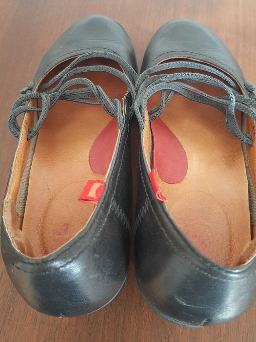 Sapatos de pele com salto pretos marca CAMPER n.º 36