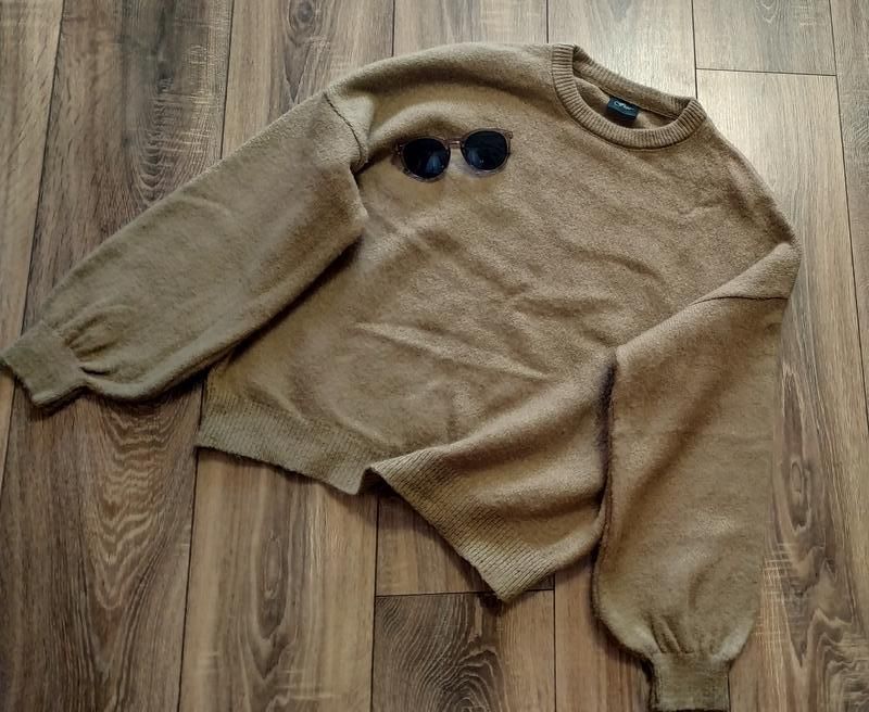 Стильный свитер оверсайз с объёмными рукавами