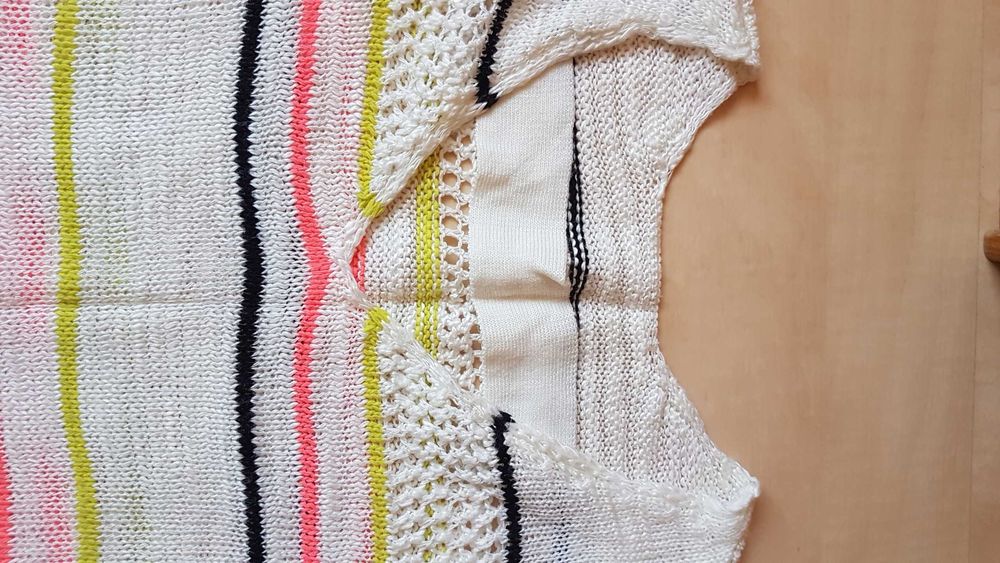 NEXT 36/38 śliczny sweterek ażurowy w neonowe paseczki