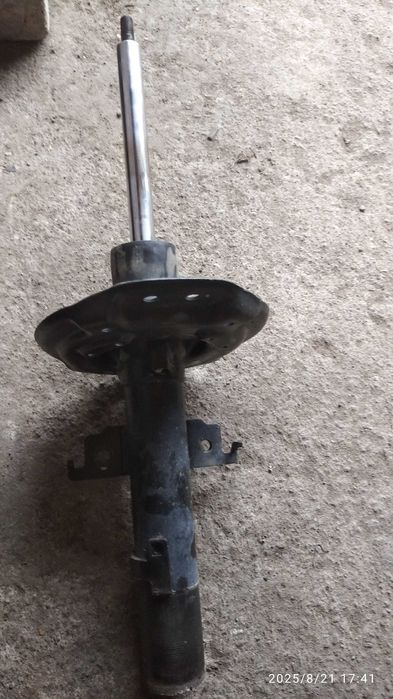 Передня стойка амортизатор Рено меган 4