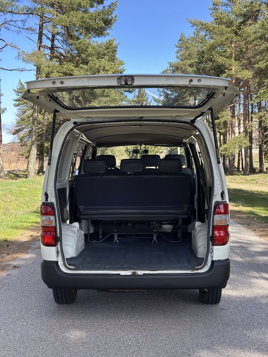 Toyota HiAce 2.4D | 6 lugares