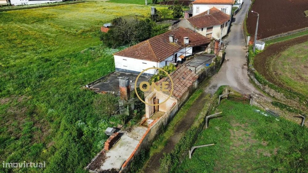 Moradia T3 em Oliveira de Azeméis para restauro