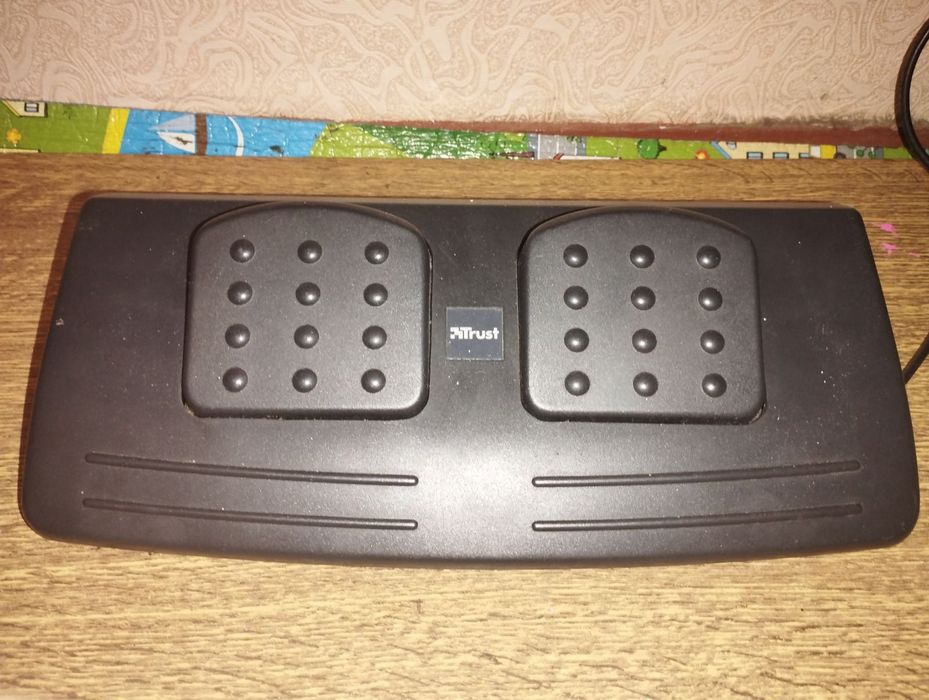 Кермо ігрове і педалі