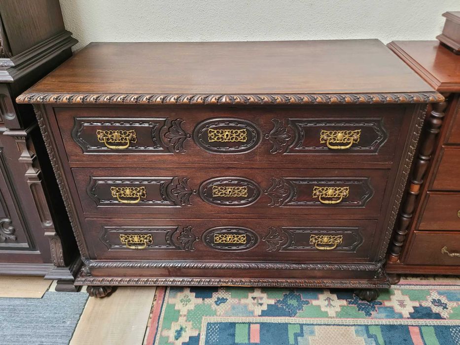 Cómoda antiga em madeira maciça - Muito bom estado geral