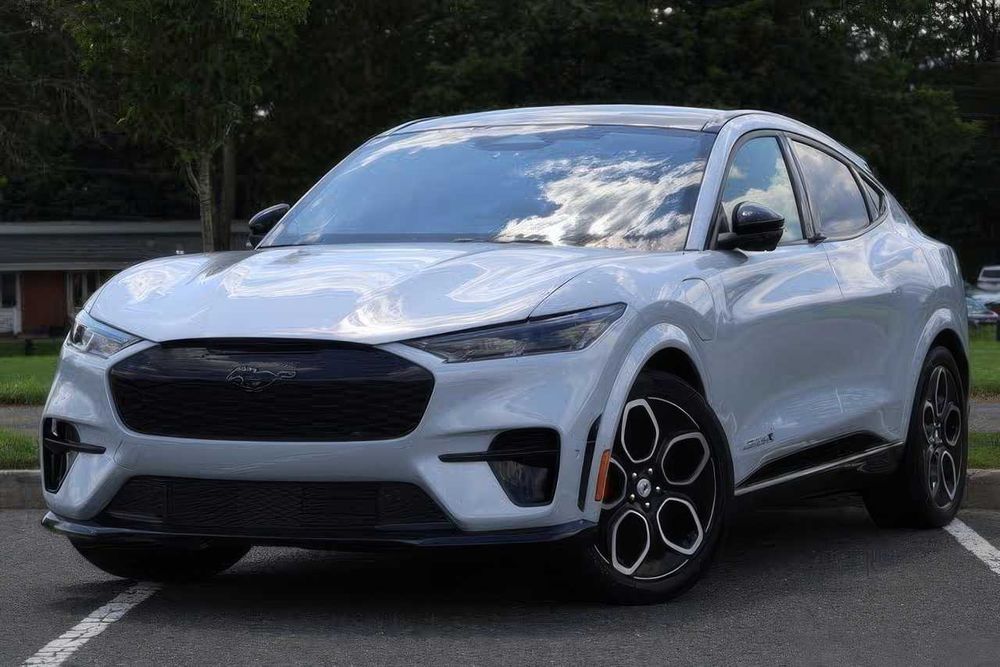 Ford Mustang Mach-E GT      2023