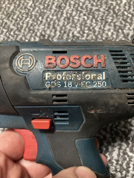 Bosch акумуляторний гайковерт