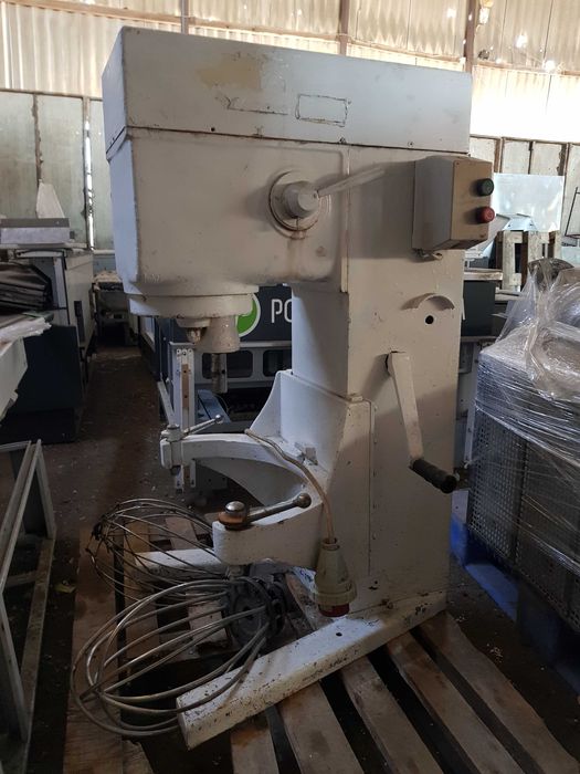 Міксер планетарного типу (промисловий міксер)