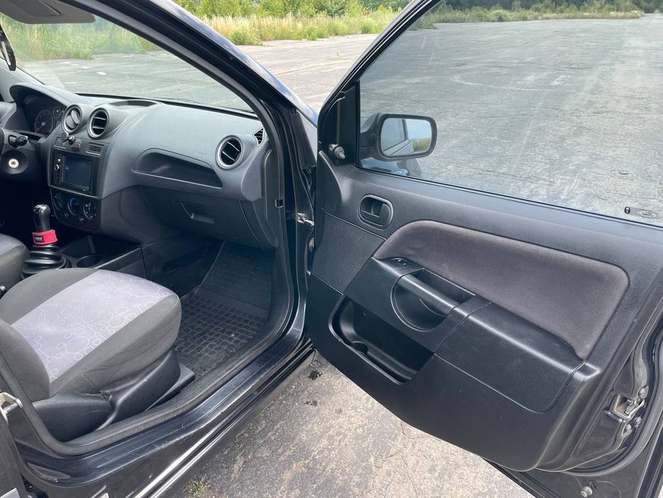 Продам Ford Fiesta 1,4 бензин 2007р.