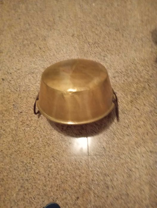 Lindo e antigo tacho de cobre, de grande dimensão.