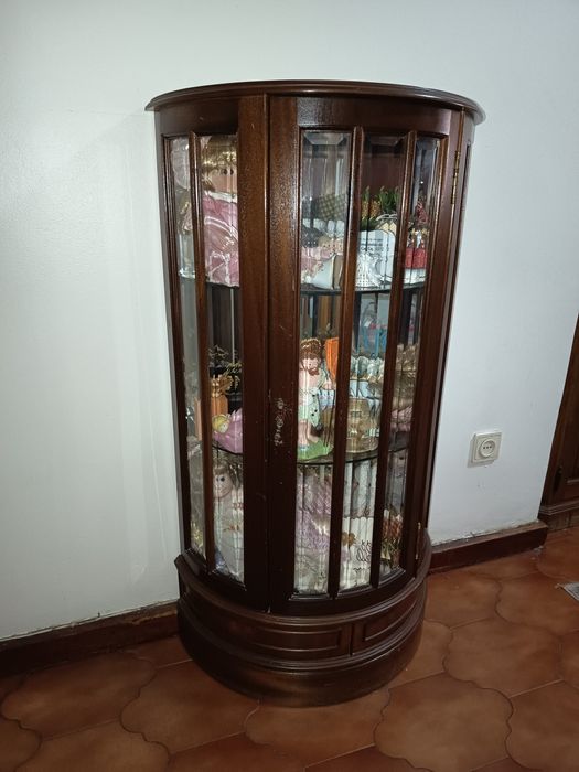 Vitrine em vidro e madeira