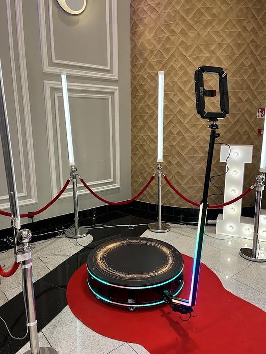 Fotobudka 360 - atrakcja na Twoją imprezę!