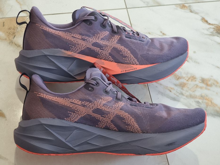 Оригінал 100% чоловічі кросівки asics novablast 5  eur 46