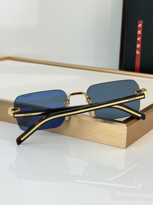 Жіночі сонцезахисні окуляри Prada Прада чорні з золотом