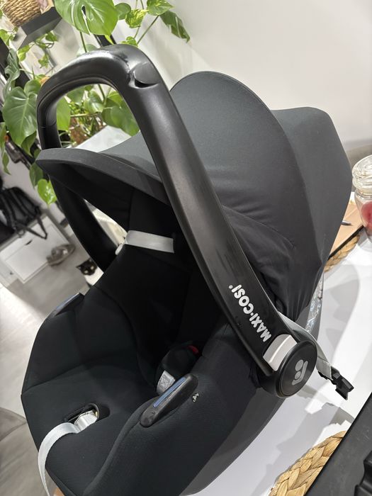 Fotelik nosidełko łupina Maxi Cosi Cabriofix I-size z bazą ISOFIX