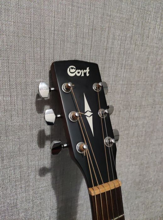 Cort ad810  майже новий