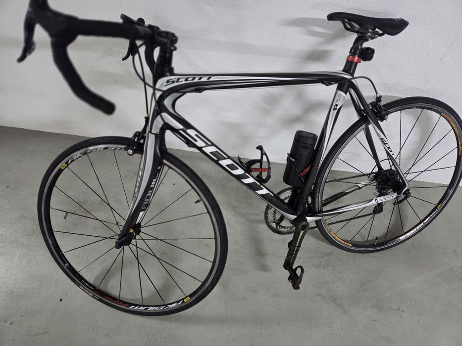 Bicicleta de estrada com quadro.em carbono Scott Addict R3 tamanho L