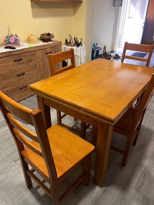 Mesa de cozinha extensível + 4 cadeiras