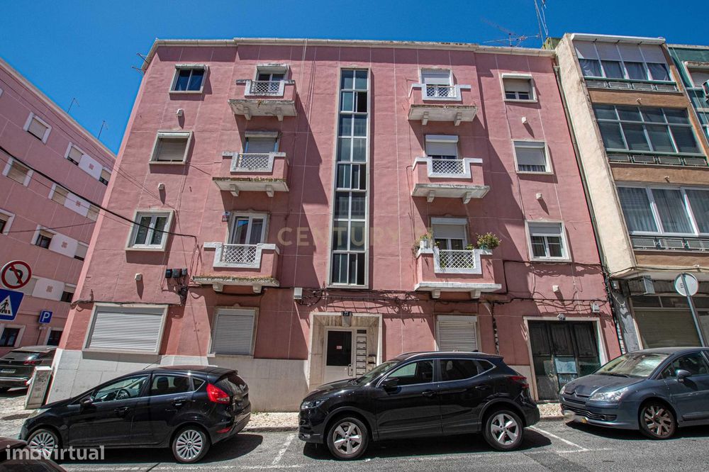 Apartamento T1+1 em Moscavide com logradouro