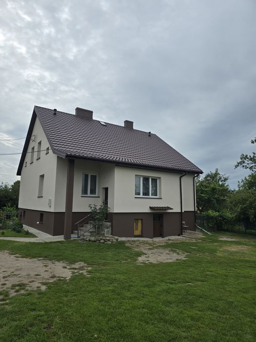 Krycie dachów, montaż więźby dachowej.