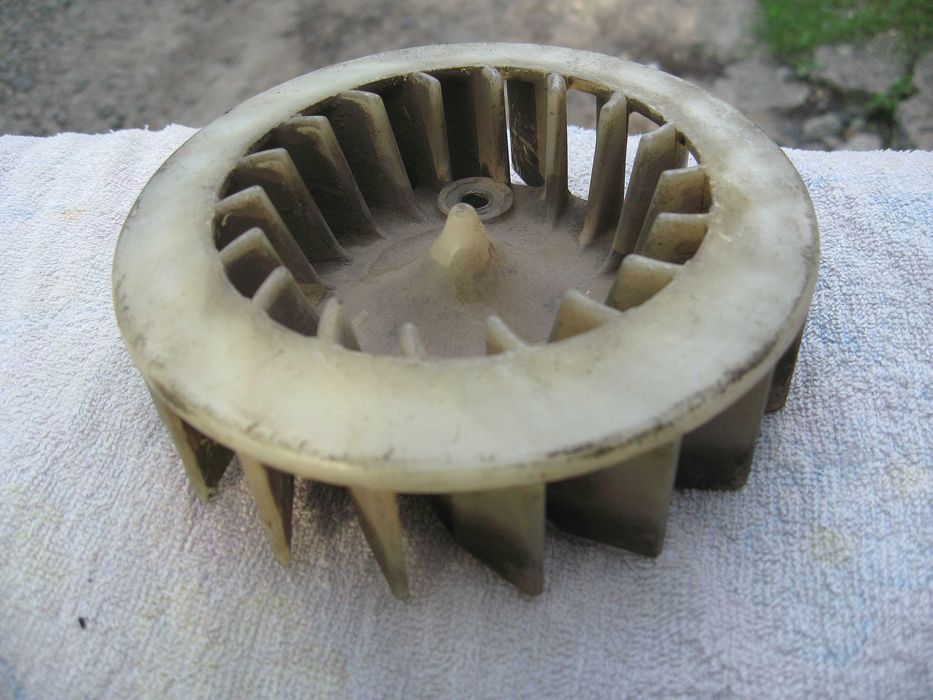 Крыльчатка генератора  на скутер Honda Lead AF20 -HF05.