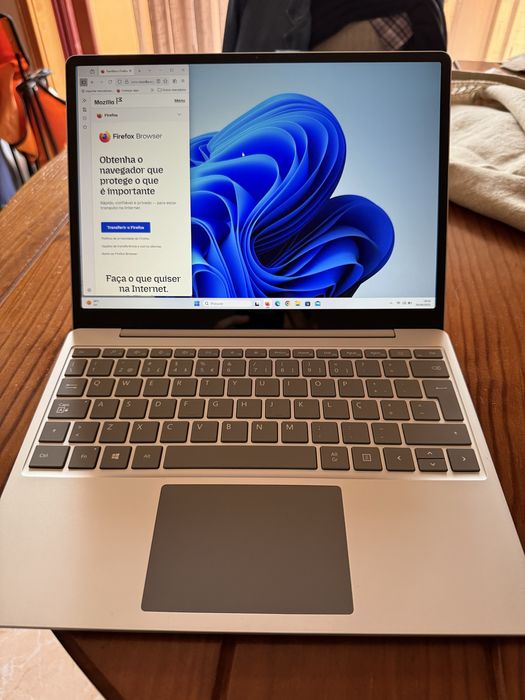 Microsoft Surface Laptop Go 10th Gen. (Com estojo da TUCANO)