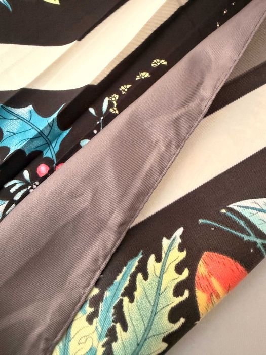 Платок Gucci Flowers Black Grey 90см Silk НОВЫЙ