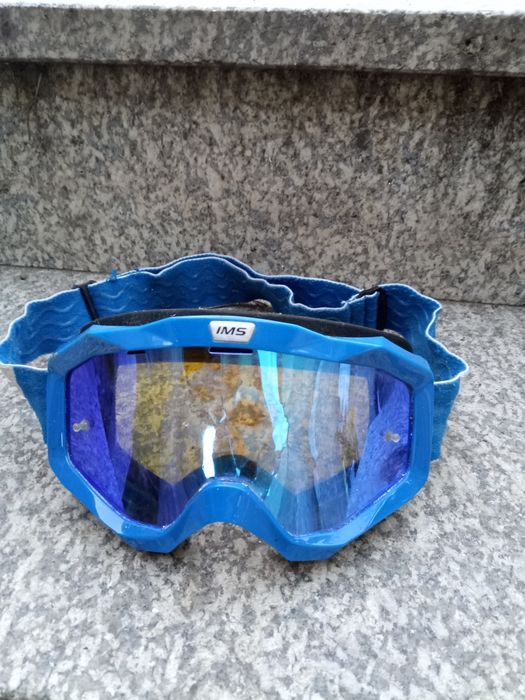 Capacete e óculos de motocross