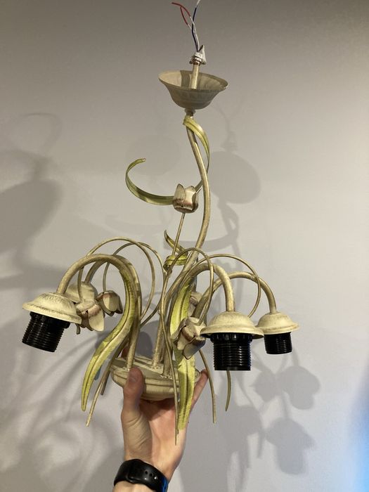 Люстра без плафонів