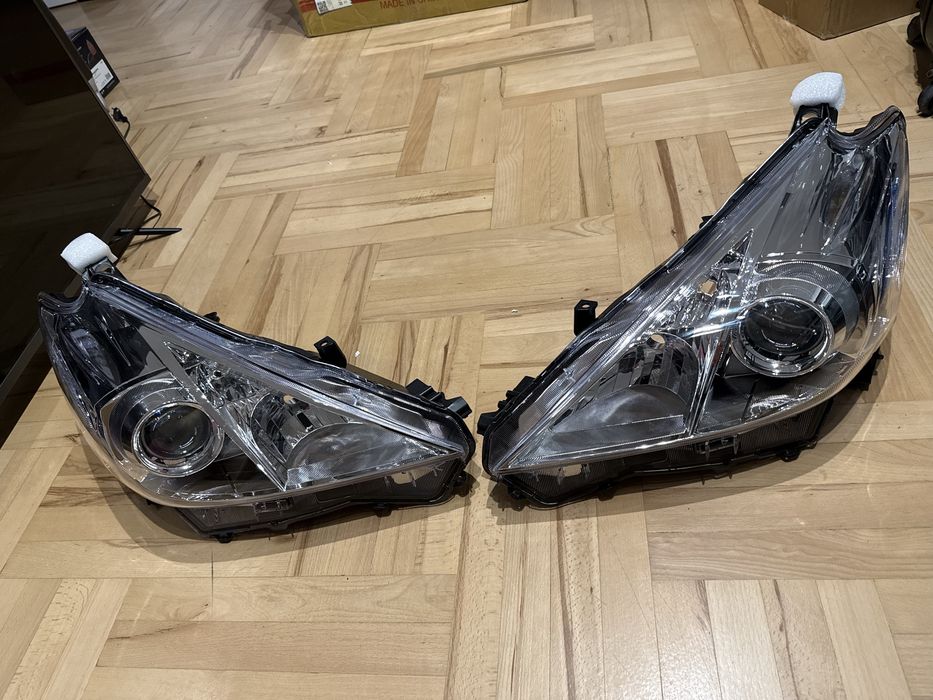 Lampa Toyota Prius plus V 2012 do 2016 przod europa