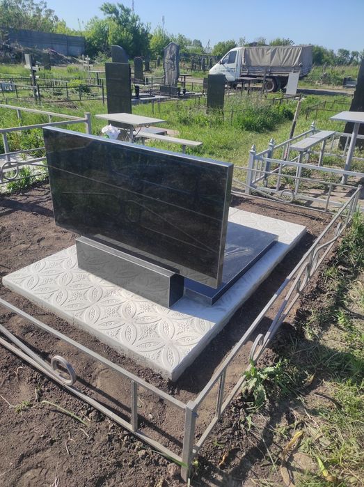 Гранитные памятники, вазы, лампады, плитка. Заливка бетонных оснований