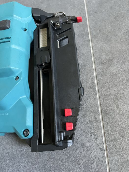 Безщітковий Акум.фінішний нейлер Makita  DBN 601