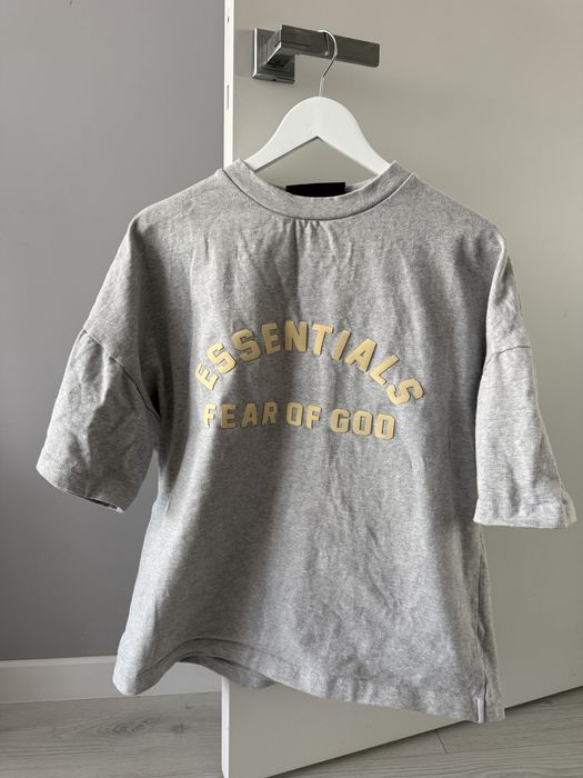 Футболка essentials