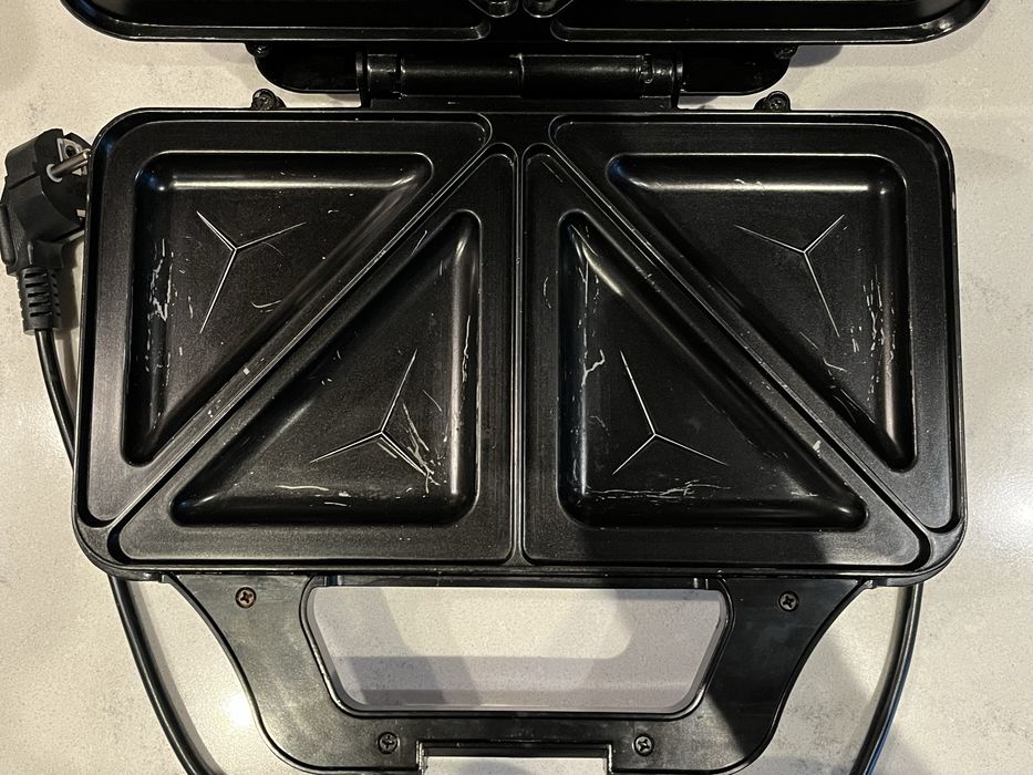 Srebrny toster opiekacz