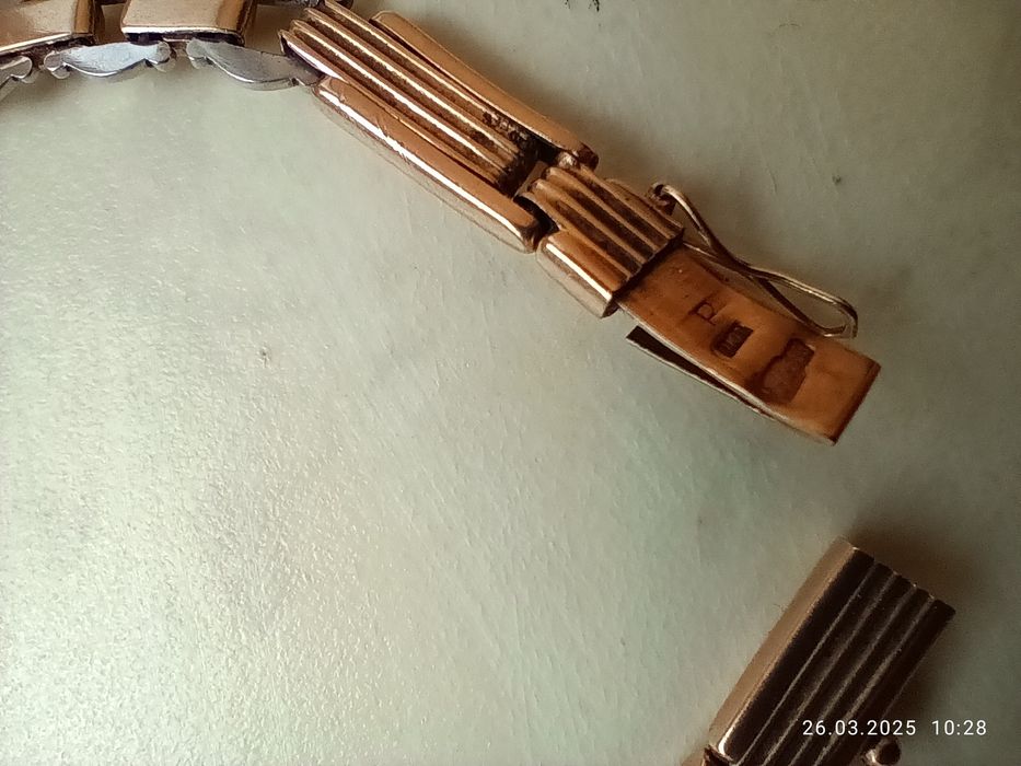 Продам золотые антикварные часы с золотым браслетом 50 х годов.