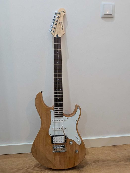 Yamaha Pacifica 112V YNS c/ saco transporte e amplificador