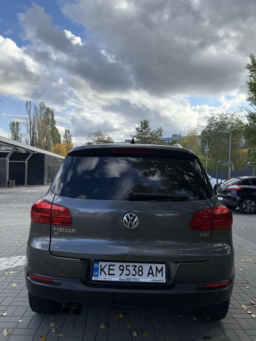 Продам на Volkswagen Tiguan  2016 год полная комплектация