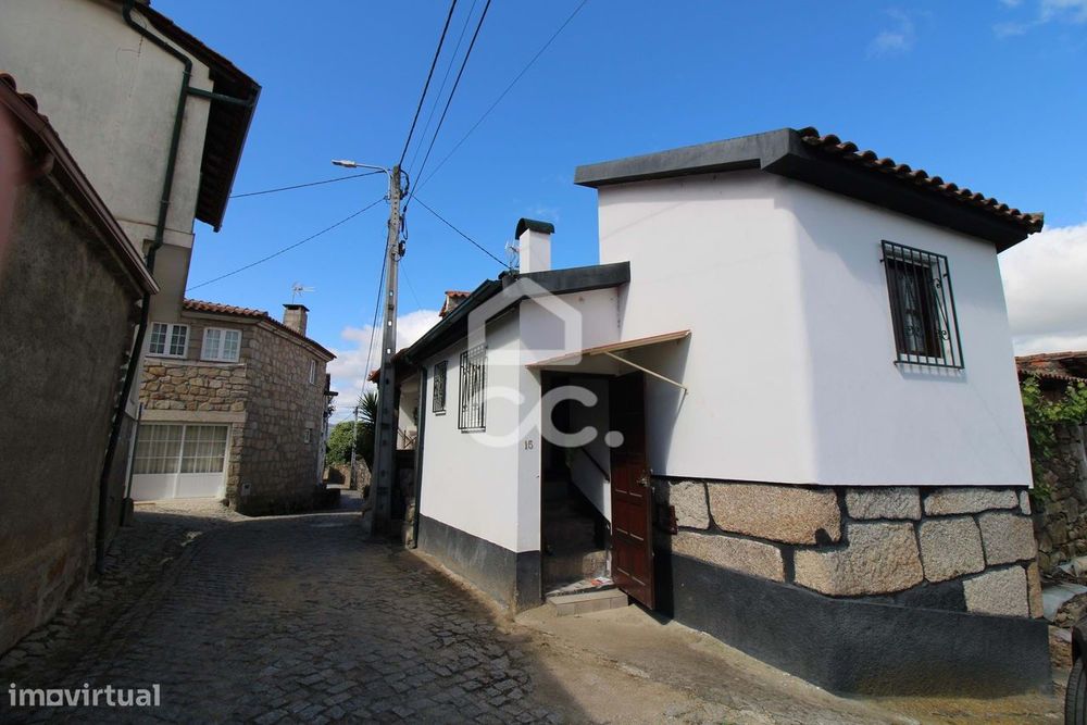 Moradia T1 em localidade a escassos minutos do centro da cidade.