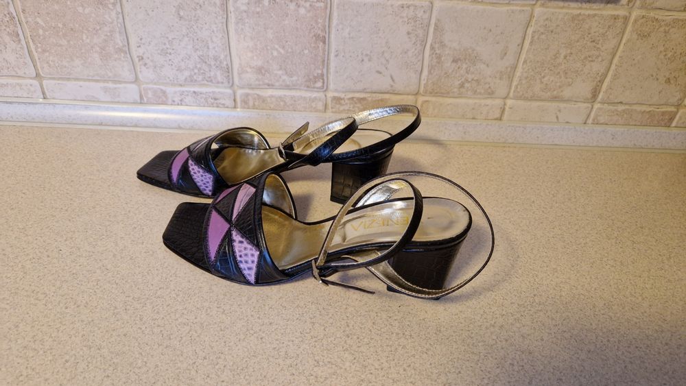 Sandały na obcasie r. 37