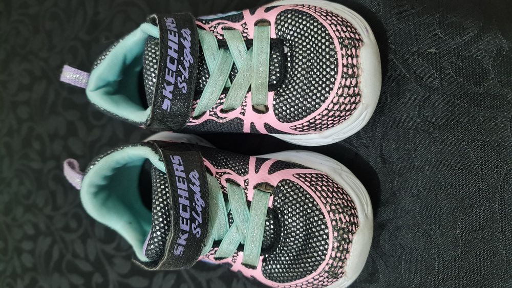 Tenis skechers...