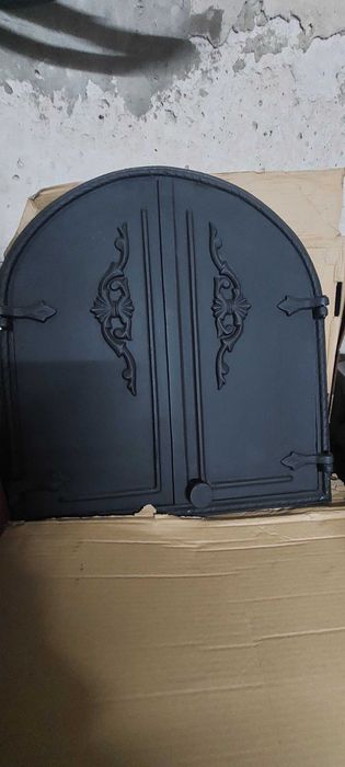 Чугунная  двухстворчатая дверь для коптильни