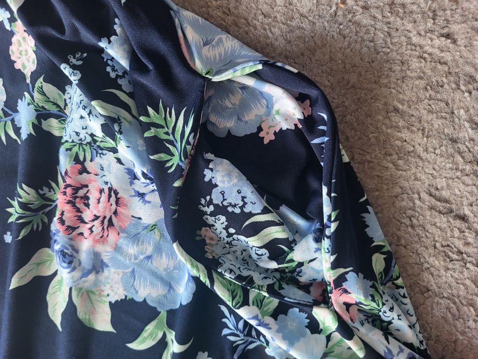 Sukienka w kwiaty r XXL