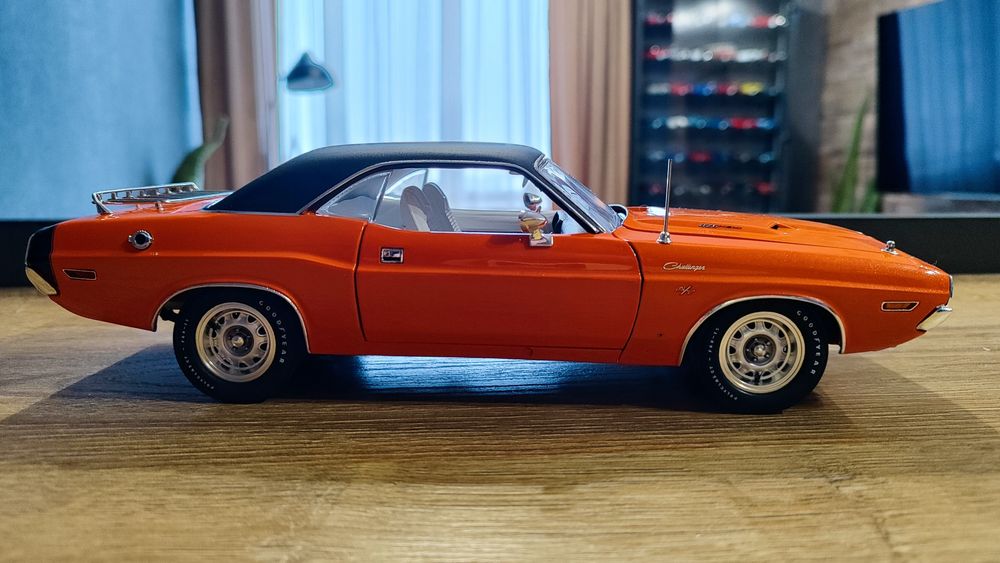Acme 1:18 dodge Challenger