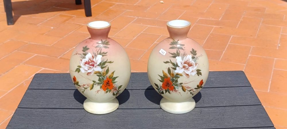 Par de Jarras em vidro Opalino com motivos vegetalistas